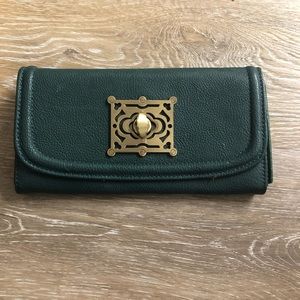 green clutch great condition kimchi blue